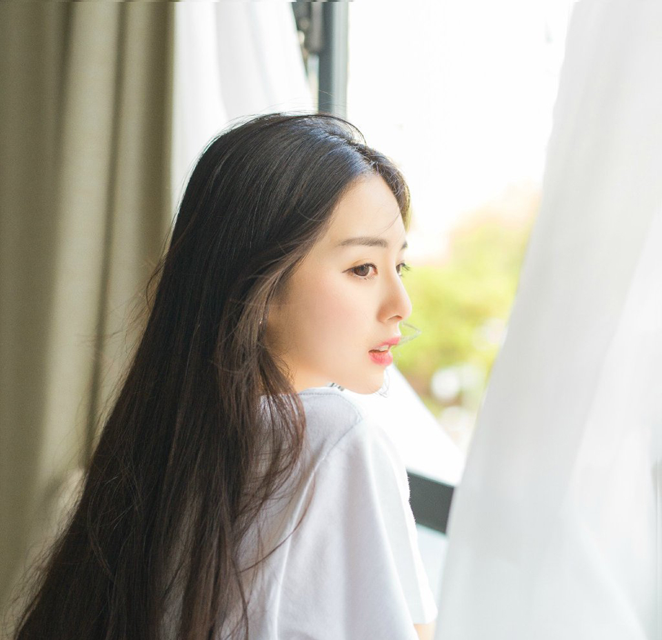“嗯。”刘璝看着美妇离开的背影，不由感叹自己的造化，娶了这么一位贤淑的妻子。